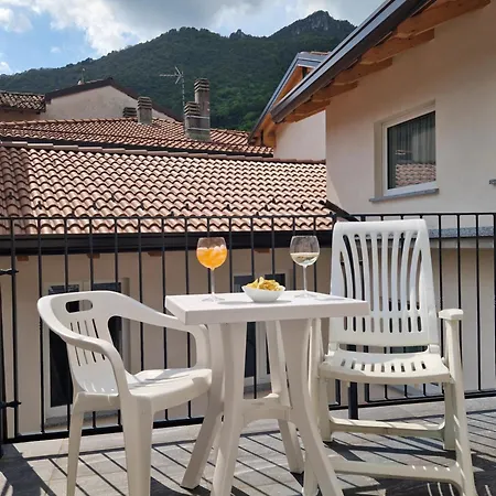 Tra Monti E דירה *