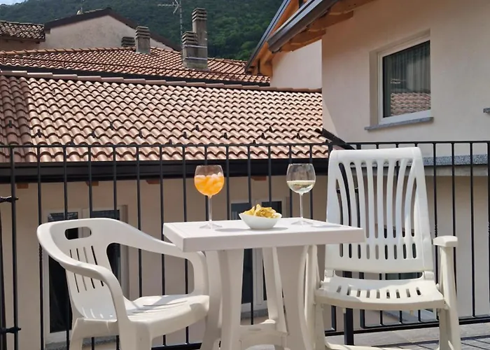 Tra Monti E דירה *